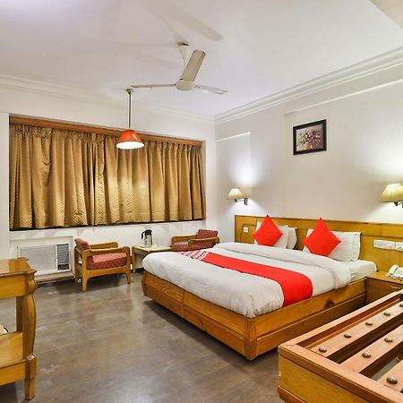 Hotel Pinnacle Ahmedabad Exterior foto