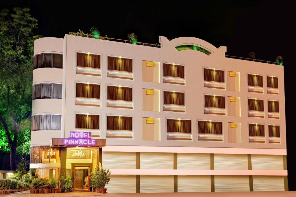 Hotel Pinnacle Ahmedabad Exterior foto