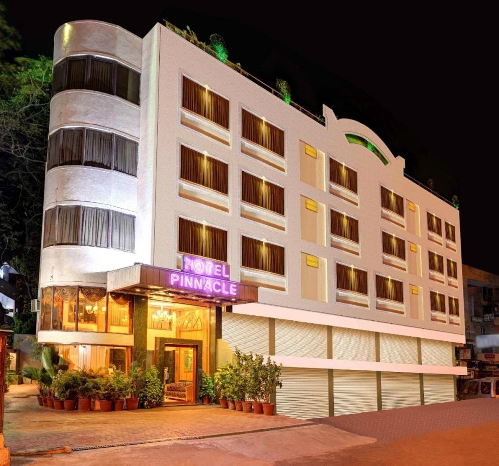 Hotel Pinnacle Ahmedabad Exterior foto