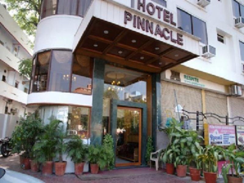 Hotel Pinnacle Ahmedabad Exterior foto